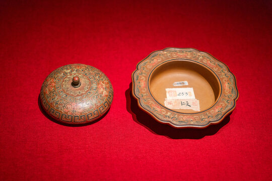 Antique Chinese Lacquerware Bowl and Lid with Floral Patterns on Red Background