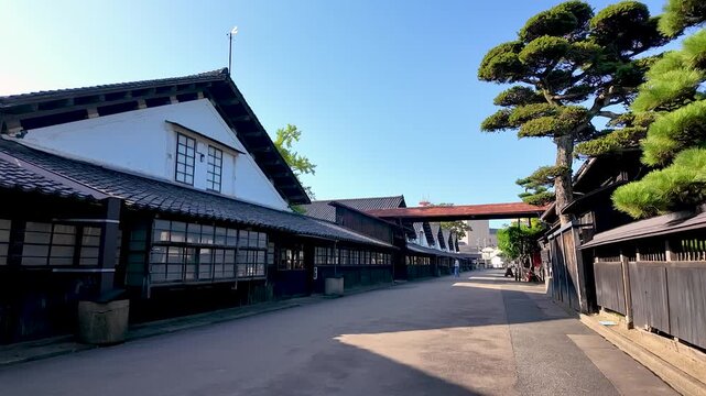 明治時代に建てられた米保管倉庫である山居倉庫