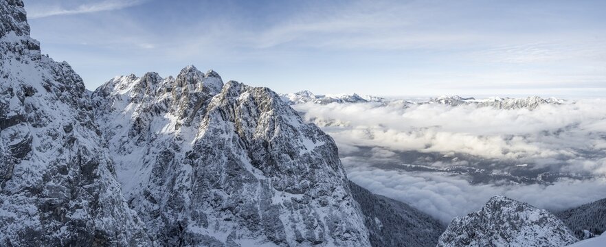 Gro&szlig;er Waxenstein, Wetterstein mountains with snow in winter, Garmisch-Partenkirchen, Bavaria, Germany
