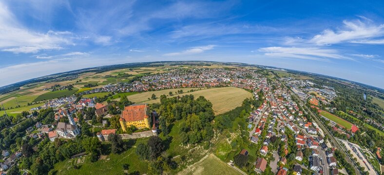 Die w&uuml;rttembergische Kleinstadt Erbach am S&uuml;drand der Schw&auml;bischen Alb von oben