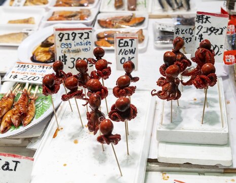 Squid on skewer, sale of fish and seafood at Nishiki Food Market, Kyoto, Japan