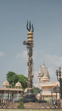 Chhatarpur Temple in Delhi showcasing grand Hindu temple architecture and peaceful surroundings
