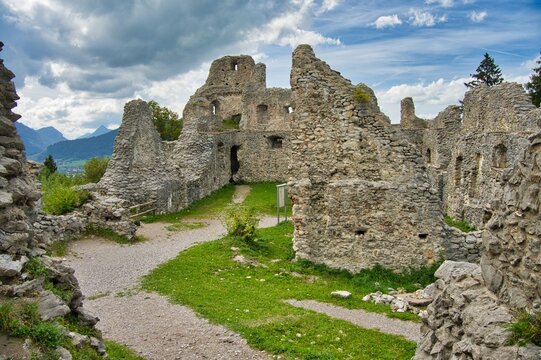 Hohenfreyberg und Burgruine Eisenberg im Oberallg&auml;u