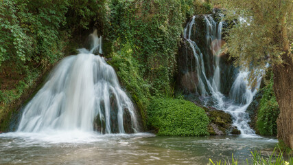 Pueblo de Trillo con el puende sobre el rio Tajo y sus cascadas © David Martínez