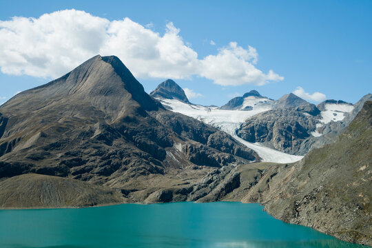 Turquoise Alpine Lake and Glacial Peaks Landscape