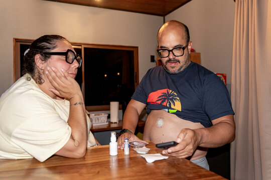 Partner receiving continuous glucose monitoring support at home