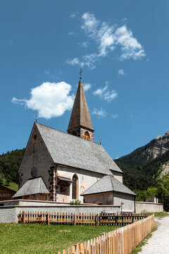 Santa Maddalena Church, Dolomites