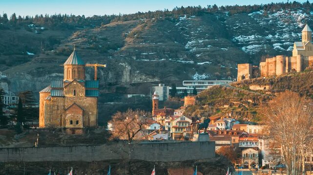 hyperlapse Tbilisi, Georgia timelapse time lapse Scenic View Of Impregnable Fortress Narikala Fortress And Church Of St. Nicholas. Morning traffic. Metekhi Church And The Equestrian Statue Of King