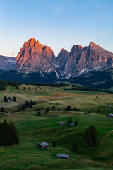 Obraz premium Seiser Alm Sonnenuntergang Herbst - Südtirol - Dolomiten - alpe di siusi