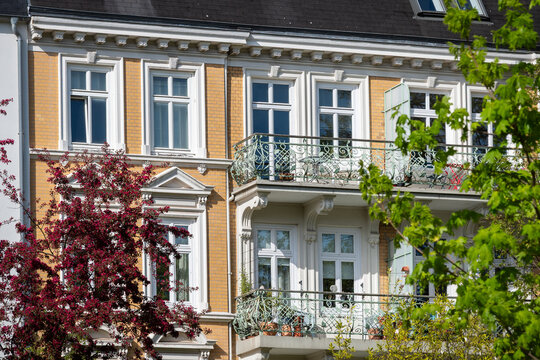 Fa&ccedil;ade of exquisite historic apartment building in Hamburg Altona