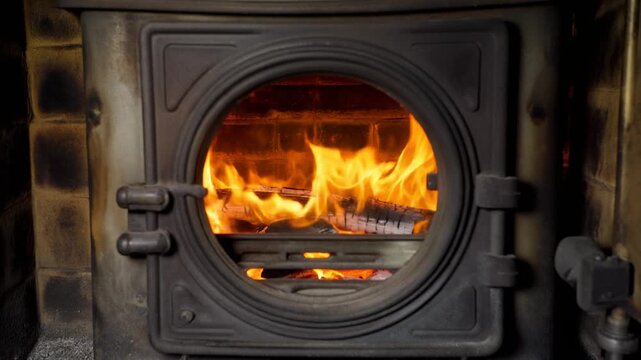 Flame moving inside a furnace port
