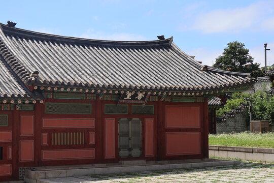 a korean traditional house architecture