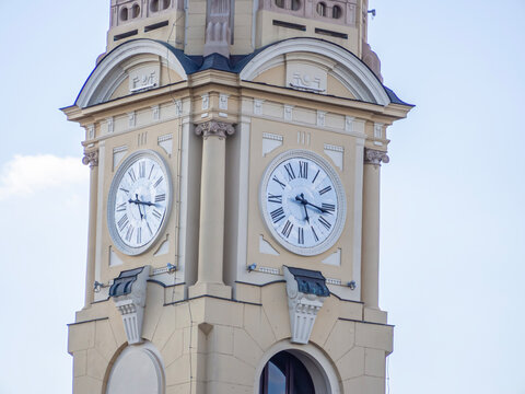 An exterior daytime view of the City Hall Tower in Oradea, Romania