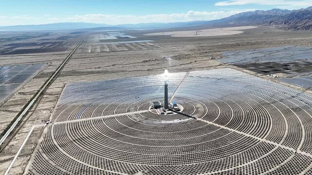 solar molten salt thermal power plant in desert