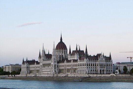 budapest parliament building