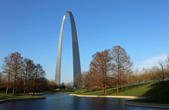 The arch on the lake - The Gateway Arch, St Louis, Missouri