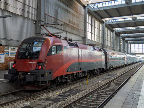 OBB Railjet Train at Munich Central Station Platforms