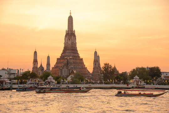 tourist attractions in the city park of Bangkok City, 
The most beautiful Viewpoint Wat Arun,Buddhist temple in Bangkok, Thailand 
