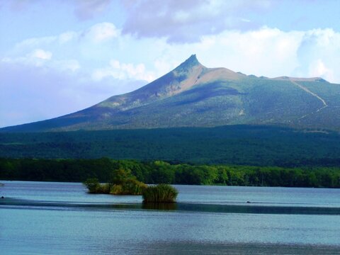大沼国定公園の風景　北海道駒ケ岳と大沼