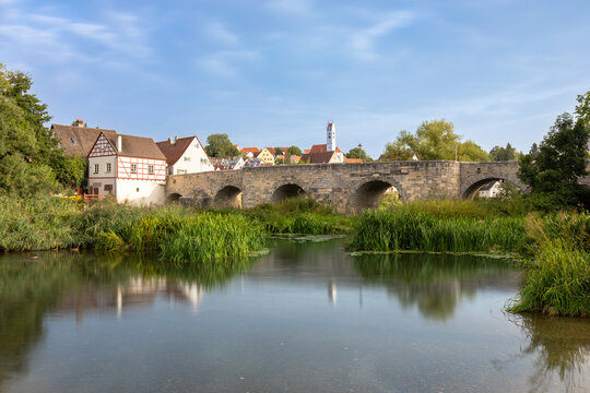 Steinerne Br&uuml;cke an der W&ouml;rnitz in Harburg, Bayern
