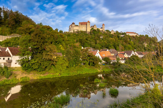 Schloss &uuml;ber der W&ouml;rnitz in Harburg, Bayern