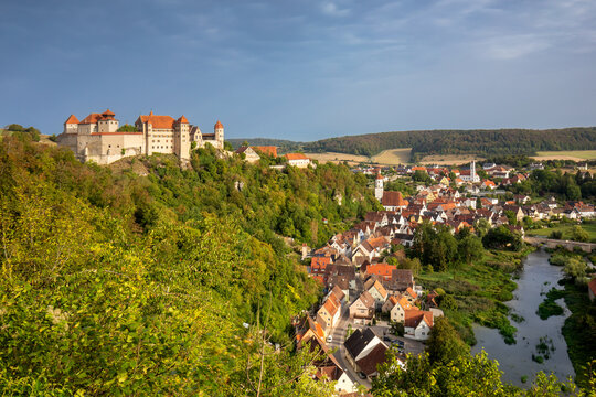 Blick &uuml;ber Schloss und Stadt Harburg, Bayern