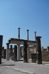 Obraz premium Ancient Roman ruins and columns at Pompeii in Italy