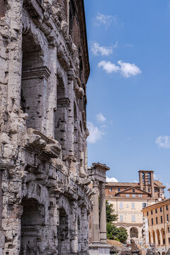 Ruins of Teatro di Marcelo and temple of Roman period