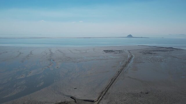The vast, exposed mudflats of the West Sea at low tide_03