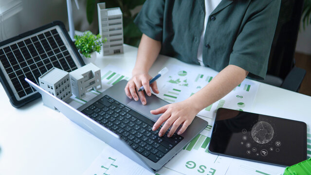 ESG designers are integrating technology into sustainable urban development and energy, utilizing laptops and tablets alongside energy-efficient building models and digital-age energy management syste