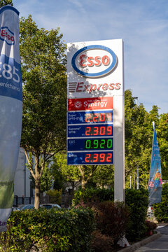 Panneau d'affichage des prix station Esso