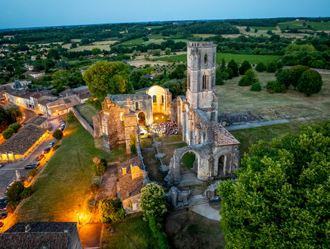 FRANCE, GIRONDE 33 ENTRE-DEUX-MERS, LA SAUVE-MAJEUR, AERIAL VIEW OF A MUSICAL PERFORMANCE. SILVA MAJOR FESTIVAL AT THE ABBEY OF LA SAUVE-MAJEUR, A UNESCO WORLD HERITAGE SITE
