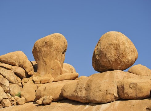 Wollsack weathering of granite in "Bushman's Paradise" at the Spitzkoppe, Namibia, Africa