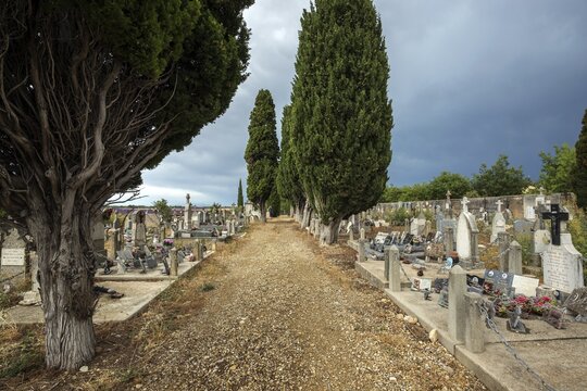 Graves, gravestones, cemetery in Puimoisson, Provence, region Provence-Alpes-C&ocirc;te d'Azur, department Alpes-de-Haute-Provence, France