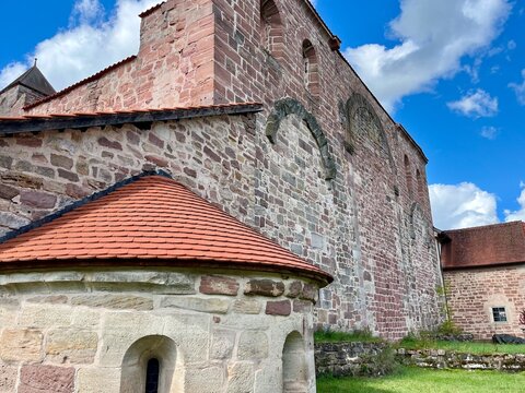 Rundgang durch das Kloster Ve&szlig;ra