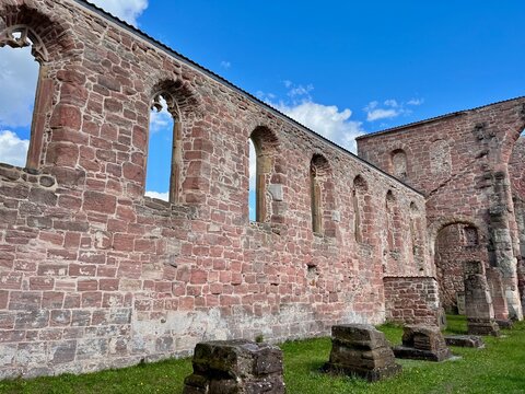 Rundgang durch das Kloster Ve&szlig;ra