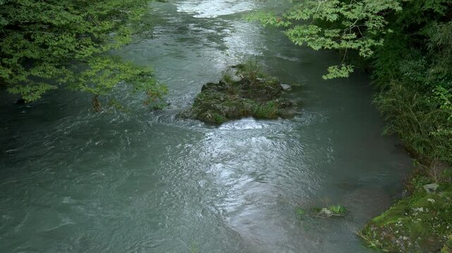 【スローモーション】夏の大雨後に増水した埼玉県日高市高麗川の風景