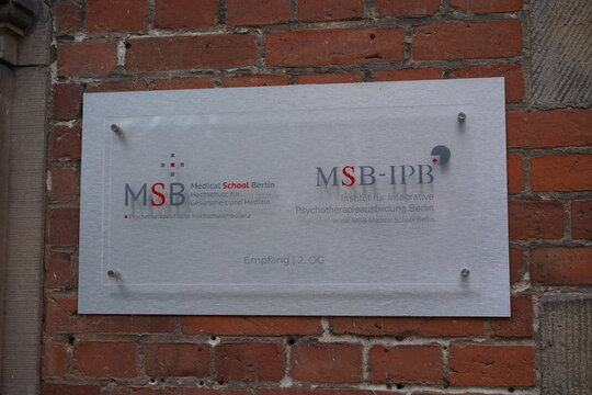 Zeichen der MSB (Medical School Berlin) und des MSB-IPB (Institut f&uuml;r Integrative Psychotherapieausbildung Berlin) in Berlin-Buch am 21.09.2026