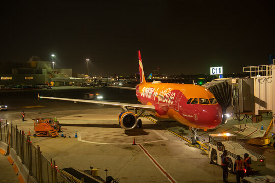 JetBlue Airbus 320-200 N643JB with Dunkin livery at night on Boston Logan International Airport (BOS), Boston, Massachusetts MA, USA. 