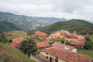Obraz premium The village of Cahecho and its red roofs in the Cantabria valley