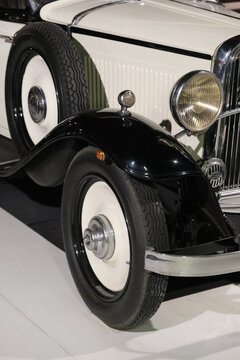 carro antigo cl&aacute;ssico detalhe cromo silhueta