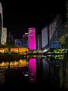 cidade noturna arranha c&eacute;us moderno pasiagem batumi ge&oacute;rgia