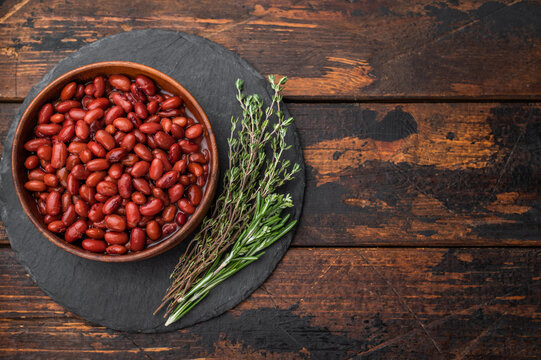 Simple, wholesome portion of kidney beans in a rustic wooden dish. Ideal for diet, vegetable, and vegan recipe blogs.