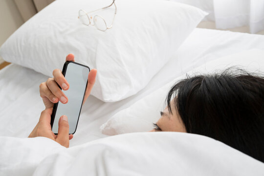 Using smartphone in the bed