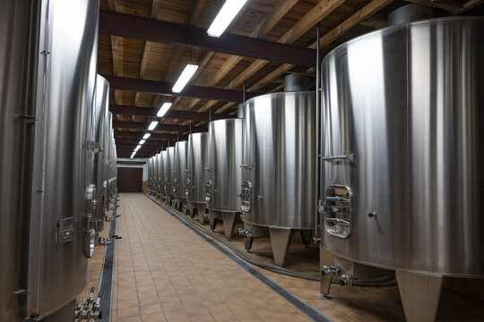 FRANCE, GIRONDE 33 SAUTERNES, THE WINE FERMENTATION TANK AT CHATEAU FILHOT, SECOND CRU CLASSE IN 1855, AOC SAUTERNES