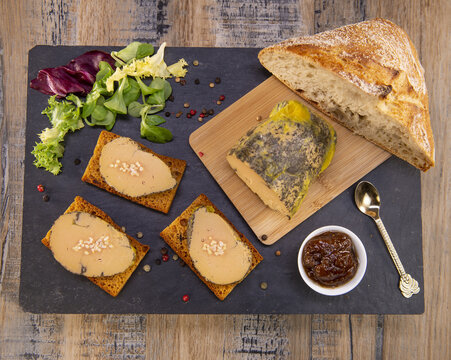 FRANCE. GIRONDE 33 GINGERBREAD TOASTS WITH FOIE GRAS