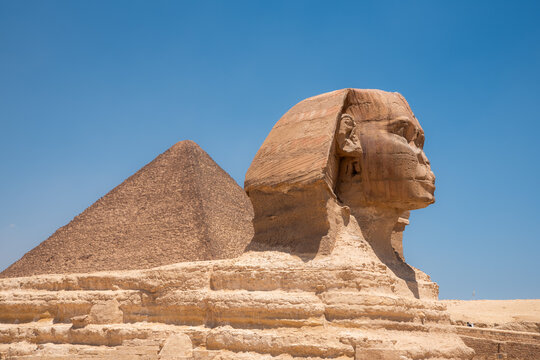 Incre&iacute;bles postales de las Pir&aacute;mides y la Gran Esfinge de Giza, Egipto, una de las siete maravillas del mundo.