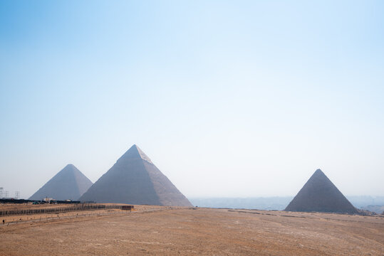 Incre&iacute;bles postales de las Pir&aacute;mides y la Gran Esfinge de Giza, Egipto, una de las siete maravillas del mundo.
