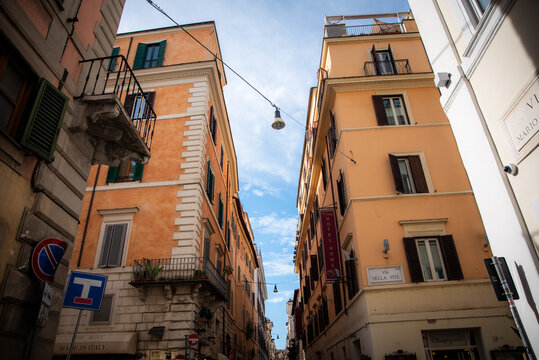 Hermosas postales de Napoli, Italia, donde se puede apreciar la cultura y la idiosincrasia de la ciudad con su caracter&iacute;stico colorido, edificios y pinturas. 