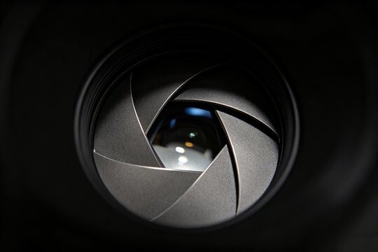 Close-Up Camera Lens Aperture Blades, Metallic Iris Polygonal Opening